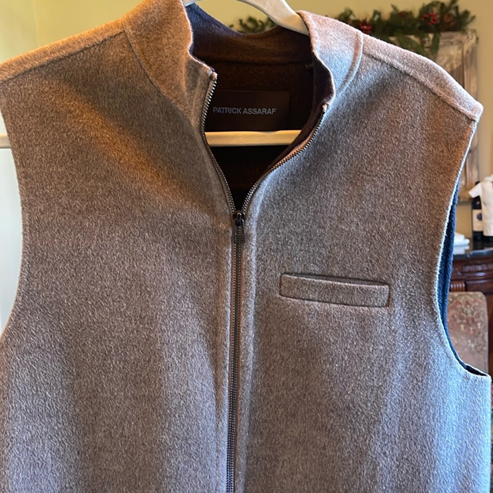 Men’s cashmere Patrick Assaraf vest, size large. Very dressy vest